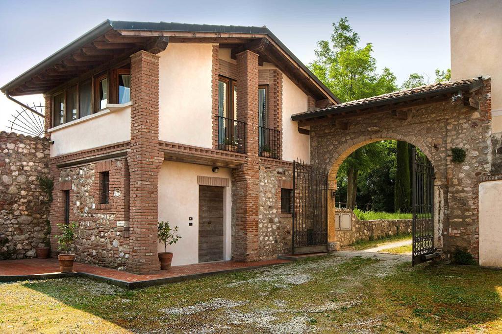 Antico Cascinale Lombardo Acomodação com café da manhã Lonato Quarto foto